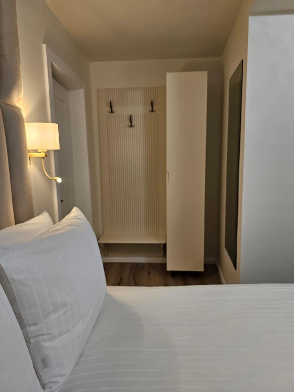 Hotel Queen Râmnicu Vâlcea Eksteriør billede