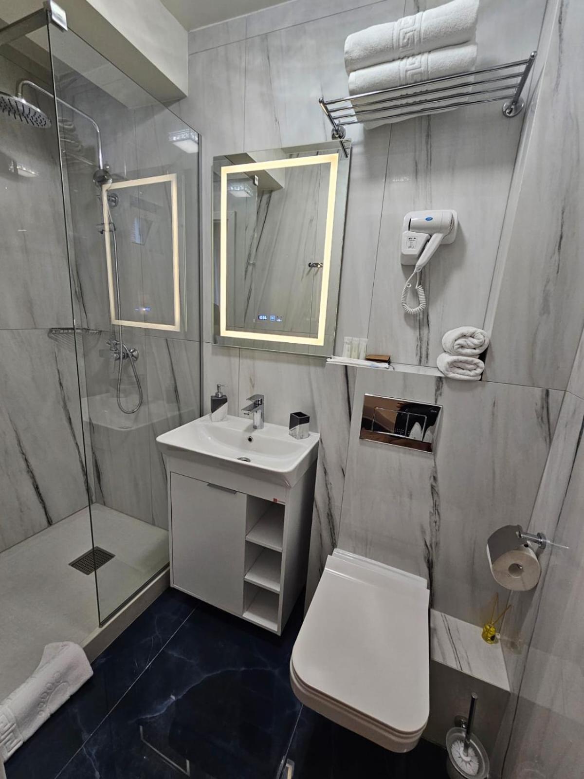 Hotel Queen Râmnicu Vâlcea Eksteriør billede