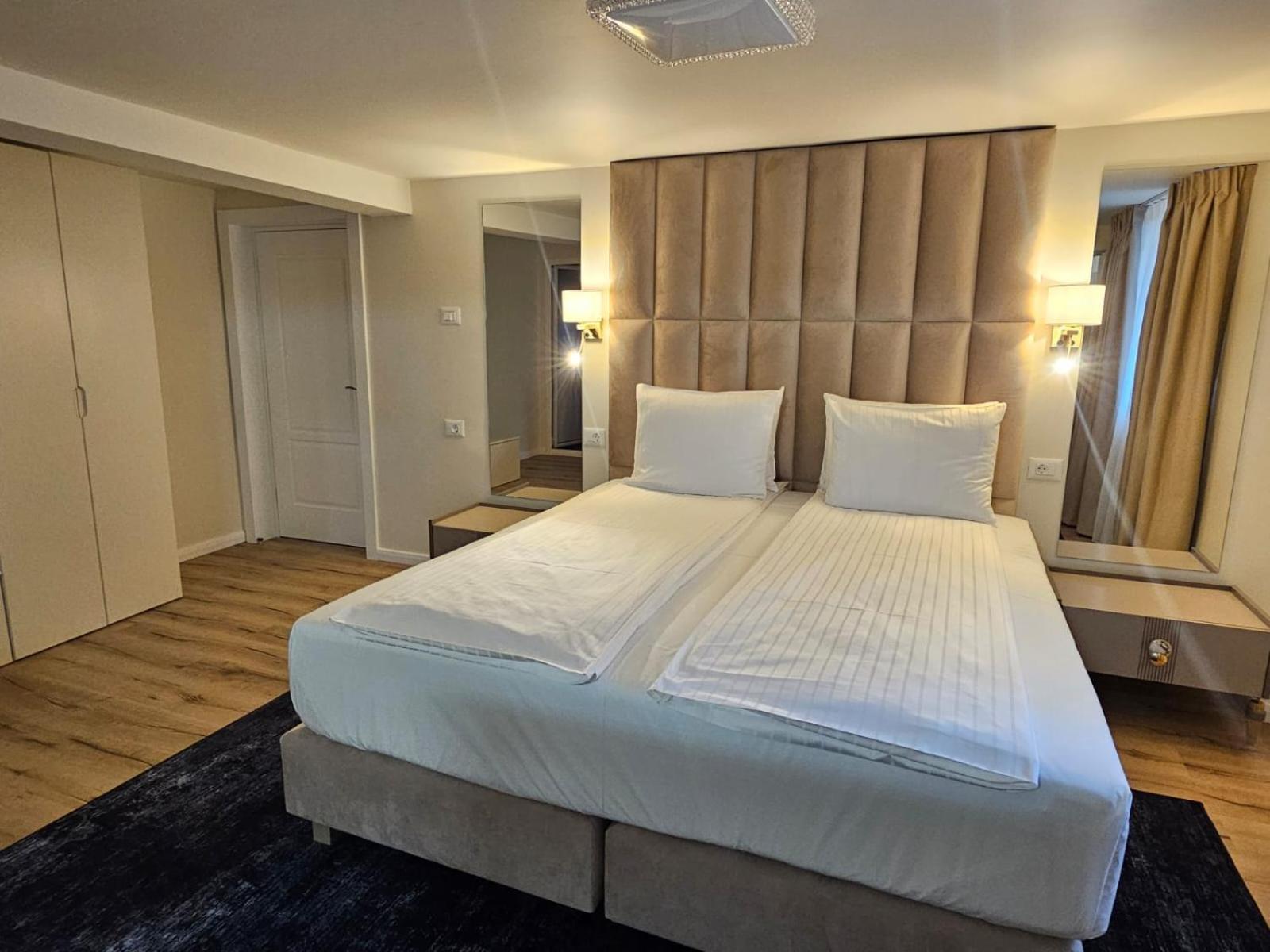 Hotel Queen Râmnicu Vâlcea Eksteriør billede